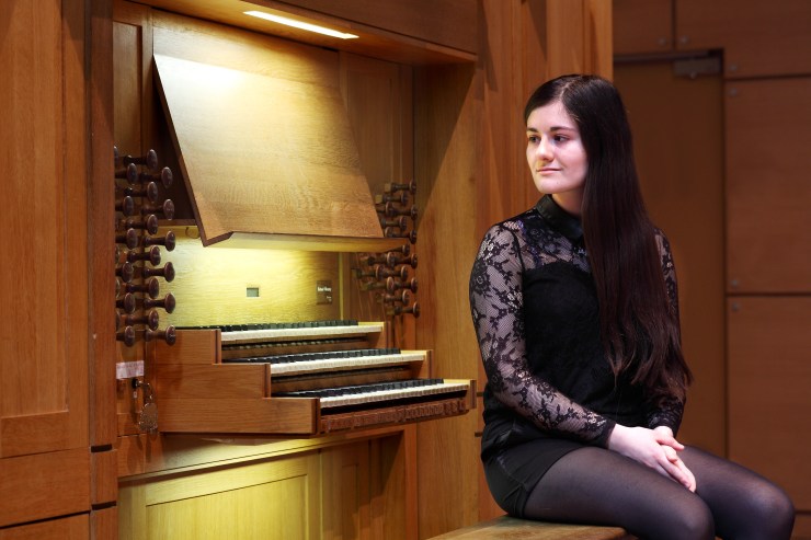 Esther Assuied Grenzig 1.jpg